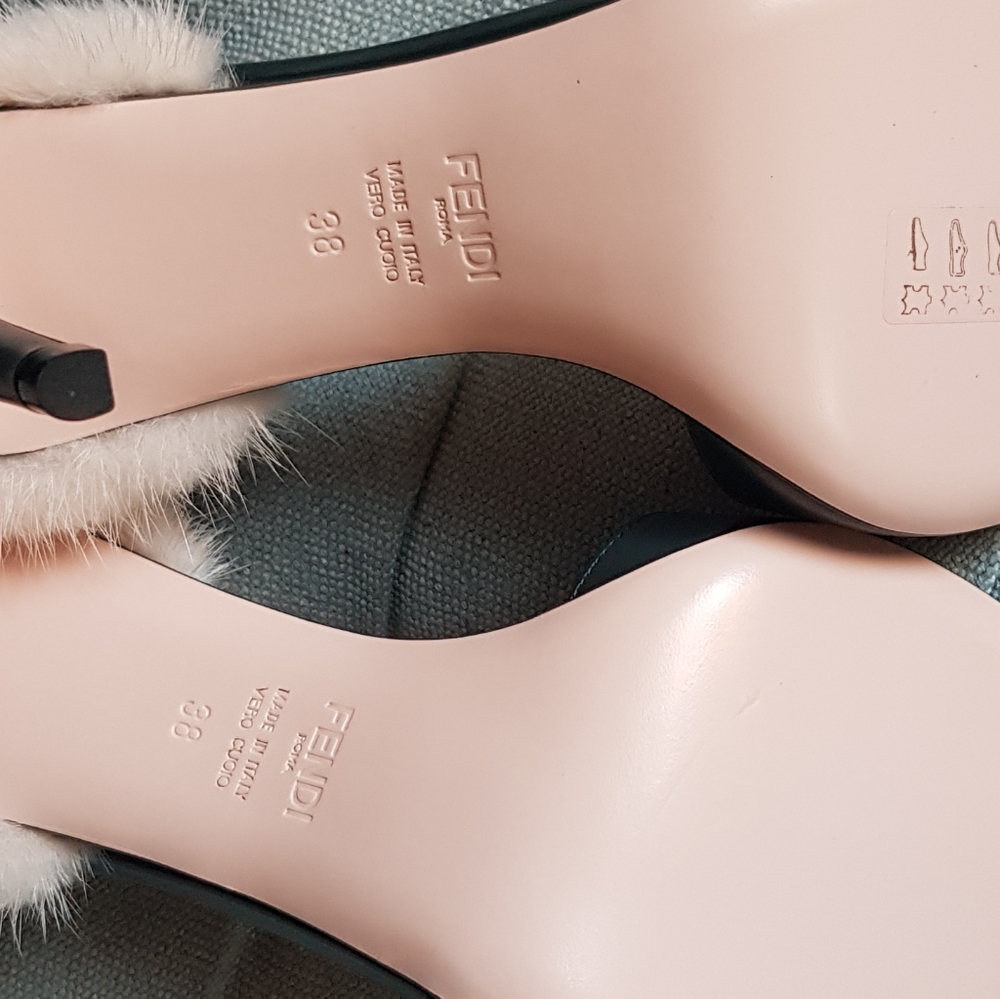 FENDI fur heels - Picture 15 of 17